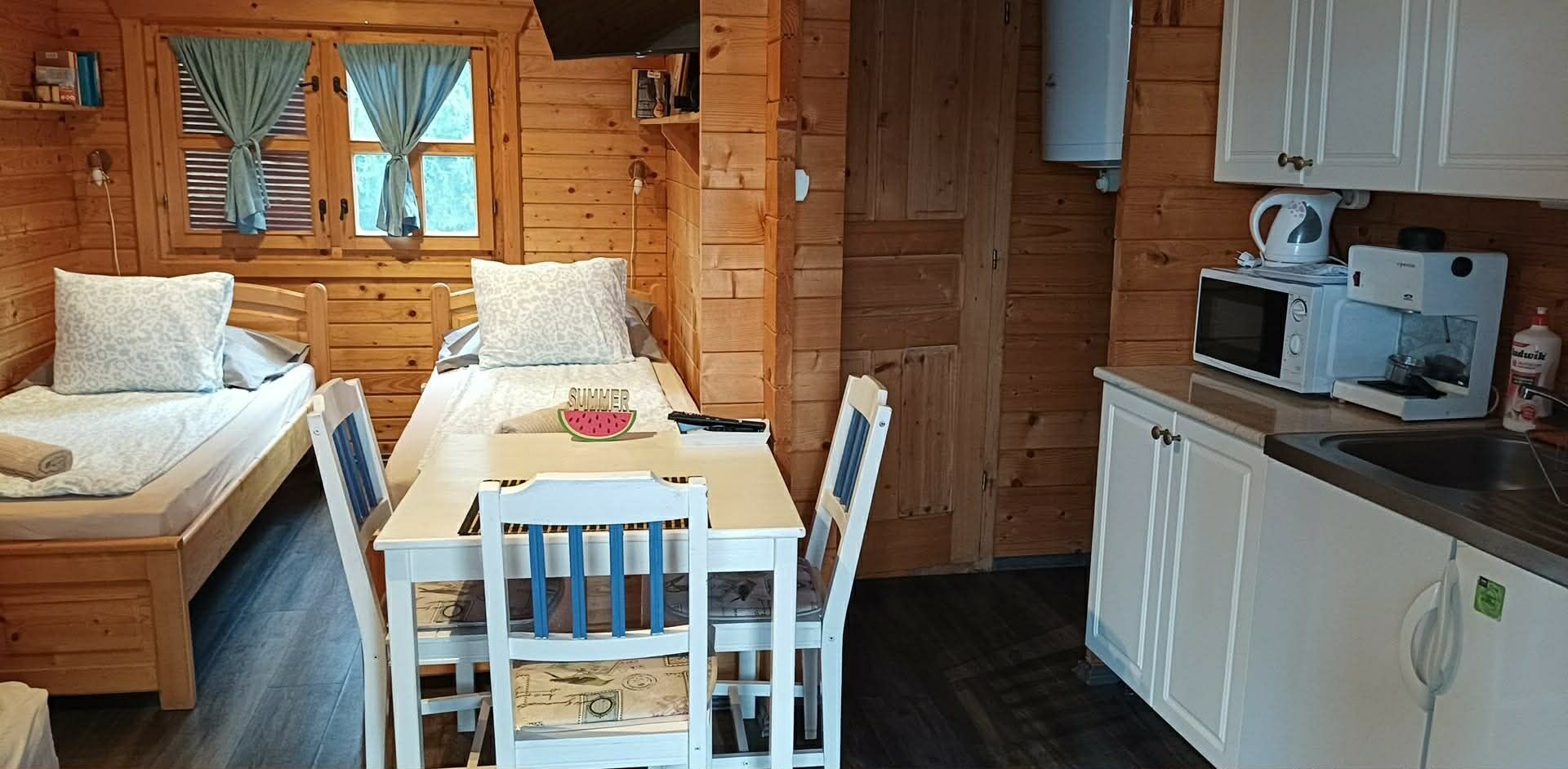 Medenceoldali Standard 3 fős faház 2