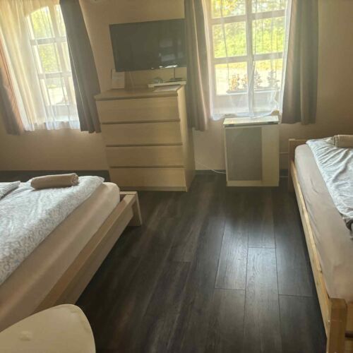 Kertre néző Standard háromágyas szoba 3